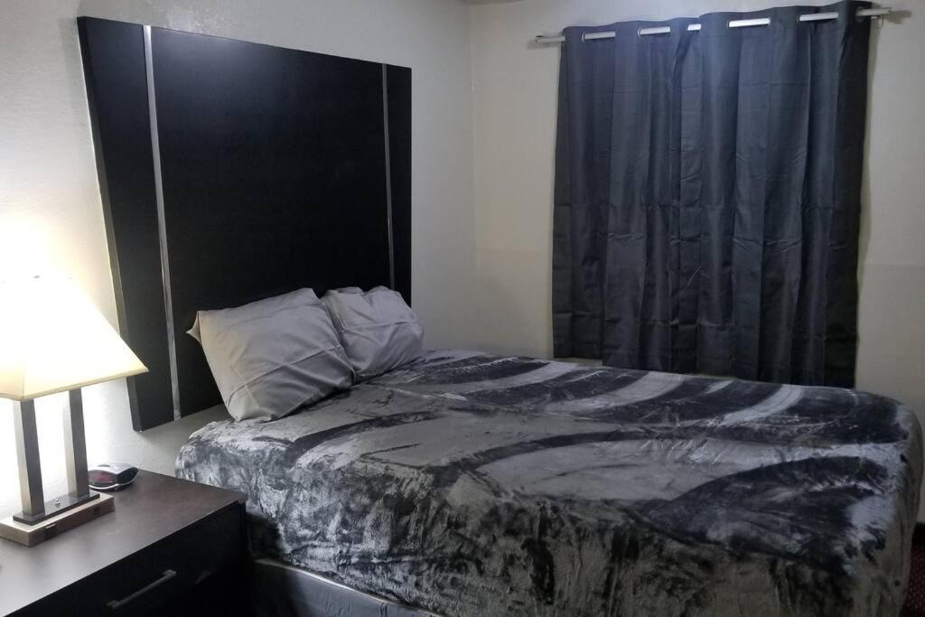 Osu Queen Hotel Room 118 Booking Stillwater Exterior photo